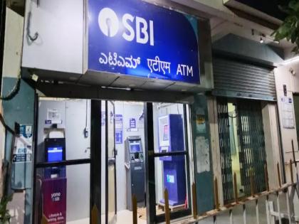 Gold ornaments and cash looted from a bank robbery in Karnataka were found in an abandoned house in Mangalvedha | कर्नाटकात दरोड्यात लुटलेला ऐवज सापडला पडक्या घरात; सोने अन् पैशांनी गच्च भरलेली बॅग जप्त