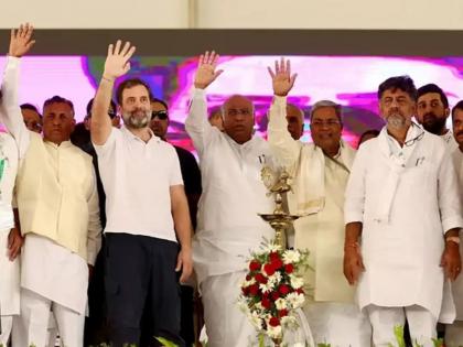 There will be a big upheaval in Karnataka, now dk shivakumar may get opportunity to become cm congress mla iqbal hussain claims leaked Congress big plan | कर्नाटकात मोठी 'उलथापालथ' होणार, आता 'हा' बडा नेता मुख्यमंत्री बनणार? आमदारानंच बोलता-बोलता 'लिक' केला काँग्रेसचा 'बिग प्लॅन'! There will be a big upheaval in Karnataka, now dk shivakumar may get opportunity to become cm congress mla iqbal hussain claims leaked Congress big plan | कर्नाटकात मोठी 'उलथापालथ' होणार, आता 'हा' बडा नेता मुख्यमंत्री बनणार? आमदारानंच बोलता-बोलता 'लिक' केला काँग्रेसचा 'बिग प्लॅन'!