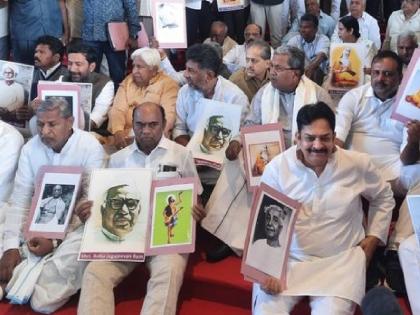 Karnataka Winter Session 2022: Unveiling oil paintings of great men in the auditorium, Congress objects to Savarkar's oil painting | karnataka winter session2022: सभागृहात थोर पुरुषांच्या तैलचित्रांचे अनावरण, सावरकरांच्या तैलचित्राला काँग्रेसचा आक्षेप