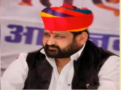 Firing on Rashtriya Rajput Karni Sena president, incident in broad daylight stirs up excitement | राष्ट्रीय राजपूत करणी सेनेच्या अध्यक्षांवर गोळीबार, दिवसाढवळ्या घडलेल्या घटनेने राजस्थानात खळबळ 