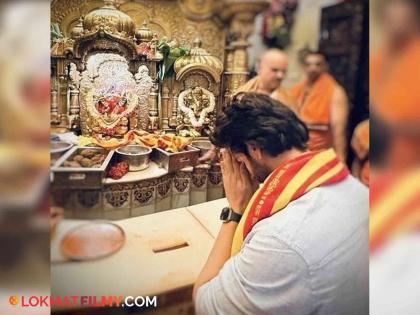 bollywood actor kartik aaryan reach siddhivinayak temple to seek blessings of ganpati bappa for bhool bhulaiyaa 3 movie | गणपती बाप्पा मोरया! 'भूल भुल्लैया-३' च्या यशासाठी अभिनेता कार्तिक आर्यन सिद्धीविनायकाच्या चरणी लीन