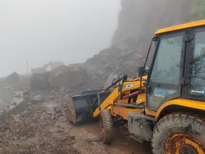 Karul Ghat closed till September 12 due to landslide Traffic diverted via Bhuibavda, Fonda Ghat | Sindhudurg: दरड कोसळल्याने करुळ घाट १२ सप्टेंबरपर्यंत बंद; वाहतूक भुईबावडा, फोंडा घाटमार्गे वळविली Karul Ghat closed till September 12 due to landslide Traffic diverted via Bhuibavda, Fonda Ghat | Sindhudurg: दरड कोसळल्याने करुळ घाट १२ सप्टेंबरपर्यंत बंद; वाहतूक भुईबावडा, फोंडा घाटमार्गे वळविली