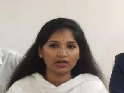 Karuna Sharma's death threat to NCP activist; A case was registered in Parli | करुणा शर्मा यांची राष्ट्रवादीच्या कार्यकर्त्यास जीवे मारण्याची धमकी; परळीत गुन्हा दाखल