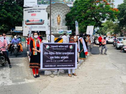 In Pune, the silent agitation of the NCP against the government which promised to kill inflation | पुण्यात “बहुत हुई महंगाई की मार” असे आश्वासन देणाऱ्या सरकारविरोधात राष्ट्रवादीचे मूक आंदोलन