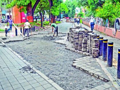 Due to Karve Road Metro | कर्वे रस्त्याची मेट्रोमुळे दुरवस्था, अधिकाऱ्यांची दिरंगाई अन् नागरिकांना त्रास