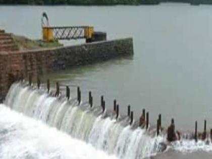 The Kas Dam which supplies water to the city of Satara was filled to capacity | Satara: कास धरण भरल्याने सांडव्यावरून वाहू लागले पाणी!, गतवर्षीपेक्षा दमदार पाऊस