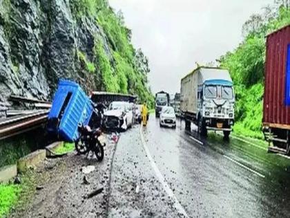 Truck, pickup and car collide; 27 injured in three-vehicle accident in Kasara | ट्रक, पिकअप व कारची धडक; कसाऱ्यात तीन वाहनांच्या अपघातात २७ जण जखमी