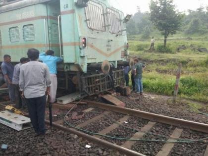 Trains from Nagpur to Mumbai stuck in Kasara Ghat | नागपूरहून मुंबईकडे जाणाऱ्या गाड्या कसारा घाटात अडकल्या; प्रवाशांचे हाल