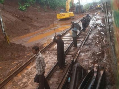 The possibility of a cascade route in the next three hours | तब्बल 36 तासांनी कल्याण-कसारा रेल्वे मार्गावर मध्य रेल्वेने सोडली लोकल