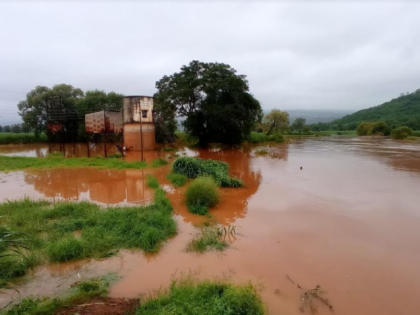 The water of Kasari river is out of character due to incessant rains | संततधार पावसाने कासारी नदीचे पाणी पात्राबाहेर