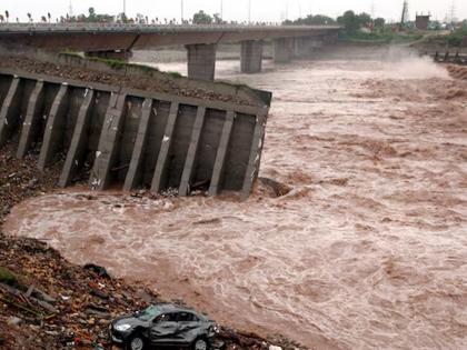 Jammu and Kashmir lashed by rains, death toll in landslide on Vaishno Devi road rises to 41, 115-year record broken in Jammu-Udhampur | जम्मू-काश्मीरमध्ये पावसाने हाहाकार, वैष्णोदेवी मार्गावरील भूस्खलन घटनेतील मृतांची संख्या ४१ वर, जम्मू-उधमपूरमध्ये ११५ वर्षांतील रेकॉर्ड झाले ब्रेक Jammu and Kashmir lashed by rains, death toll in landslide on Vaishno Devi road rises to 41, 115-year record broken in Jammu-Udhampur | जम्मू-काश्मीरमध्ये पावसाने हाहाकार, वैष्णोदेवी मार्गावरील भूस्खलन घटनेतील मृतांची संख्या ४१ वर, जम्मू-उधमपूरमध्ये ११५ वर्षांतील रेकॉर्ड झाले ब्रेक