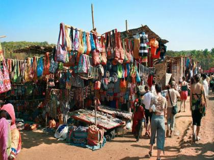 Goa: gomantakiys Homes converted into Kashmiri Business Centers | गोवा : किनारी भागात गोमंतकीयांच्या घरांचे रुपांतर काश्मिरींच्या व्यवसाय केंद्रांमध्ये