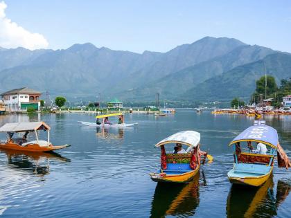 Kashmir tourism records 'good days' in 15 days; 'Operation Sindoor' is a source of pride; Welcomed by the tourism sector | काश्मीरच्या पर्यटनाला १५ दिवसांत ‘अच्छे दिन’; ‘ऑपरेशन सिंदूर’चा गर्वच; पर्यटन क्षेत्राकडून स्वागत Kashmir tourism records 'good days' in 15 days; 'Operation Sindoor' is a source of pride; Welcomed by the tourism sector | काश्मीरच्या पर्यटनाला १५ दिवसांत ‘अच्छे दिन’; ‘ऑपरेशन सिंदूर’चा गर्वच; पर्यटन क्षेत्राकडून स्वागत