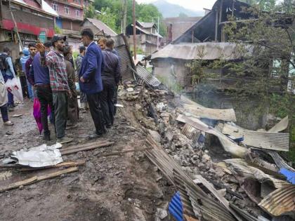 India Pakistan Tensions: Pakistan cowardly attacks on civilian settlements along the Indian border; houses damaged, some injured | पाकिस्तानकडून भारताच्या नागरी वस्त्यांवर भ्याड हल्ले; घरांचे नुकसान, काही जखमी India Pakistan Tensions: Pakistan cowardly attacks on civilian settlements along the Indian border; houses damaged, some injured | पाकिस्तानकडून भारताच्या नागरी वस्त्यांवर भ्याड हल्ले; घरांचे नुकसान, काही जखमी