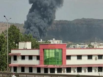 millions of rupees lost due to fire in kasurdi car factory | कासुर्डीत कंपनीला लागलेल्या भीषण आगीत कोट्यावधी रुपयांचे नुकसान