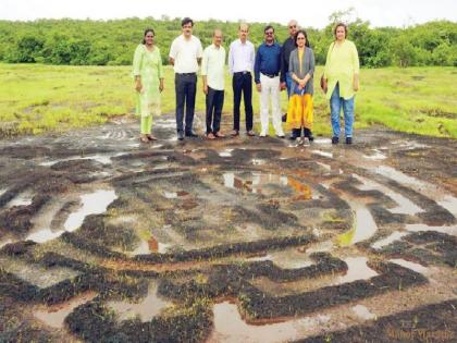 Rock art in Konkan | कोकणच्या सौंदर्याला ‘कातळशिल्पाचे गोंदण’