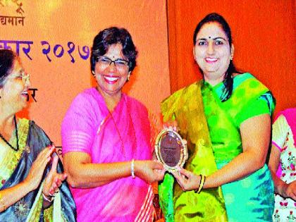  Gauri Kate honored with 'Max Woman' award | गौरी काटे यांचा ‘मॅक्स वुमन’ पुरस्काराने सन्मान  