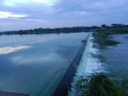 Katpur lake overflows this year too; Traffic stopped as the bridge on the Khava road went under water | कातपूरचा तलाव यंदाही ओव्हरफ्लो; कव्हा मार्गावरील पूल पाण्याखाली गेल्याने वाहतूक ठप्प