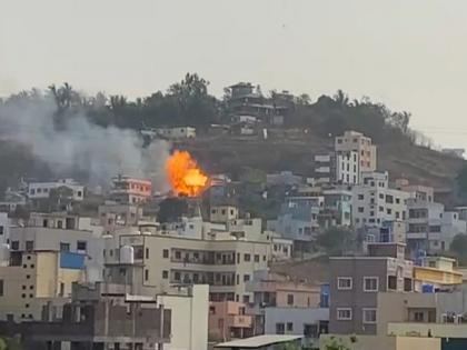 Explosion of 10 guns cylinders in a row in Katraj Pune | Video: पुण्यातील कात्रजमध्ये एकापाठोपाठ २० ते २५ गँस सिलेंडरचा स्फोट