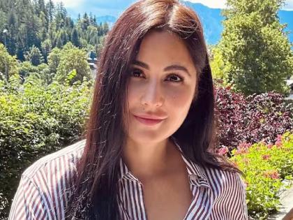 Katrina Kaif posts sun kissed picture from Germany, Vicky Kaushal reacts | Katrina Kaif : एक पोस्ट अन् सोशल मीडियावर ट्रेंडमध्ये आलीय कतरिना कैफ, विकीच्या कमेंटनं वेधलं लक्ष!