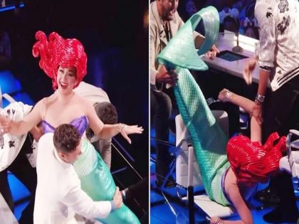 Katy Perry falls from chair while dressed as mermaid on American idol watch video | VIDEO : Katy Perry ने घातले असे कपडे की खुर्चीवरून पडली धडाम्, स्वत:हून उठणंही झालं अवघड