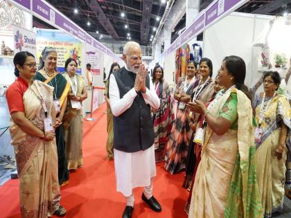 Luck changed due to CM Yogi adityanath vision; PM Narendra Modi praised Kaushalya Devi after hearing her success story | मुख्यमंत्री योगींच्या व्हिजनमुळे नशीब बदललं; कौशल्या देवींची यशोगाथा ऐकून मोदींनी कौतुक केलं