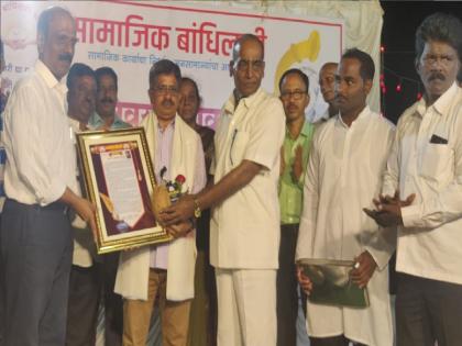 Sundarwadi Poetry Convention organized on the occasion of the 156th birth anniversary of poet Keshavsut on behalf of the social service organization in the city | विझलो आज जरी मी, हा माझा अंत नाही; साळगावकरांनी सादर केली कविता अन् म्हणाले..