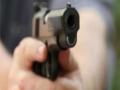 Shooting attempt on Shiv Sena leader's nephew in Kavthe Mahankal Sangli | Sangli: कवठेमहांकाळमध्ये ठाकरे गटाच्या नेत्याच्या पुतण्यावर गोळीबाराचा प्रयत्न, हल्लेखोर पसार