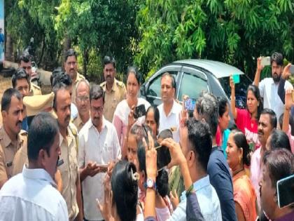 The institution's management brutally beat up students for complaining about poor quality food being served in sangli | निकृष्ट जेवण दिल्याची तक्रार, संस्थाचालकांकडून विद्यार्थ्यांना अमानुष मारहाण; सांगली जिल्ह्यातील घटना The institution's management brutally beat up students for complaining about poor quality food being served in sangli | निकृष्ट जेवण दिल्याची तक्रार, संस्थाचालकांकडून विद्यार्थ्यांना अमानुष मारहाण; सांगली जिल्ह्यातील घटना