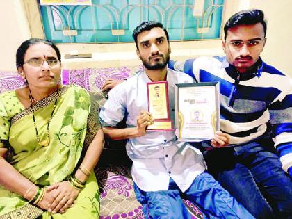 7 million readers noticed the talent of the disabled youth from Arvi | दिव्यांग युवकाच्या प्रतिभेला जागतिक अवकाश; आर्वीतील संतोषचे पुस्तक ७० लाख वाचकांच्या पसंतीस