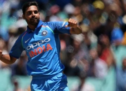 India vs Australia 3rd ODI: Bhuvneshwar kumar traps aaron finch, before that he bowled unbelievable delivery | India vs Australia 3rd ODI : भुवनेश्वर कुमारची आयडियाची कल्पना, फिंचला बाद करण्यासाठी लढवली शक्कल