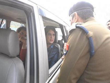 Congress leaders Rahul Gandhi and Priyanka Gandhi Vadra stopped outside Meerut by Police. | राहुल, प्रियांका गांधींना मृत आंदोलकांच्या कुटुंबीयांना भेटण्यासापासून रोखलं