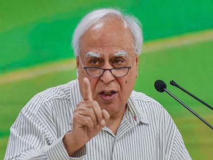 Rebels should be banned from elections for 5 years; Opinion of senior Congress leader Kapil Sibal | बंडखोरांना ५ वर्षे निवडणूकबंदी करावी; ज्येष्ठ काँग्रेस नेते कपिल सिब्बल यांचे मत