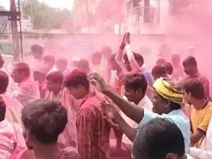 Youth's death in stone pelting, youth's victim in village politics in jalgaon | टाकळी खुर्दला निकालानंतर गालबोट; दगडफेकीत तरुणाचा मृत्यू, गावकीच्या राजकारणात तरुणाचा बळी