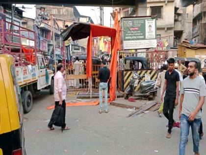 Commissioner Bhausaheb Dangde ordered the officials to take strict action against the hawkers | आयुक्त भाऊसाहेब दांगडे अधिकाऱ्यांना दिले फेरीवाल्यांवर कडक कारवाईचे आदेश