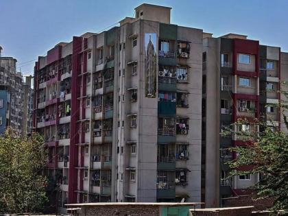 Residents of 65 illegal buildings protest in Mumbai, municipal corporation issues notices again; Residents are in distress | बेकायदा ६५ इमारतीतील रहिवाशांचे मुंबईत धरणे, पालिकेच्या पुन्हा नोटिसा; रहिवासी झाले हवालदिल Residents of 65 illegal buildings protest in Mumbai, municipal corporation issues notices again; Residents are in distress | बेकायदा ६५ इमारतीतील रहिवाशांचे मुंबईत धरणे, पालिकेच्या पुन्हा नोटिसा; रहिवासी झाले हवालदिल