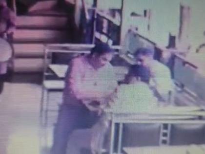 meeting of builders and officials captured on CCTV | बिल्डर आणि अधिकाऱ्यांची "ती" बैठक सीसीटीव्हीत कैद 