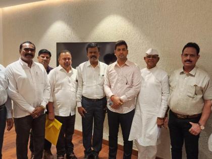 27 villages a municipality or else settle the question all party committee met mp shrikant shinde | २७ गावांची नगरपालिका करा अन्यथा प्रश्न तरी सोडवा; सर्व पक्षीय संघर्ष समितीने घेतली श्रीकांत शिंदेंची भेट