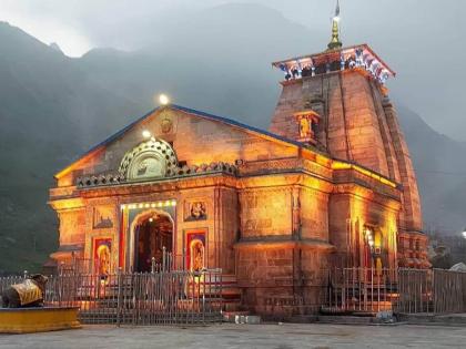 kedarnath dham 50 ton heavy om placed on platform front of temple at rudraprayag | Kedarnath: नमो नमो जी शंकरा! जर्मनीहून आलं तांबं-पितळ; केदारनाथमध्ये ५० टन वजनाचं 'ॐ' चिन्ह