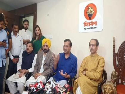 Arvind Kejriwal Uddhav Thackeray meet, 'Discussion on what can be done together', Arvind Kejriwal met Uddhav Thackeray | 'सोबत मिळून काय करता येईल, यावर चर्चा', अरविंद केजरीवालांनी घेतली उद्धव ठाकरेंची भेट