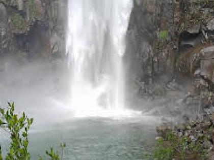 Body of drowned youth found in Kelavali waterfall | केळवली धबधब्यात बुडालेल्या तरुणाचा मृतदेह सापडला, वडिलांचा व्हिडिओ कॉल ठरला शेवटचा