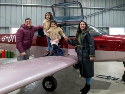 Kerala Man Ashok Travels Europe With Family on Plane He Built During Covid Lockdown | लॉकडाऊनमध्ये बनवले स्वतःचे विमान, आता कुटुंबासह करतायेत युरोपमध्ये हवाई सफर!