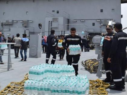 Kerala floods; Naval 'Operation Help' for Kerala, INS Deepak Ship off from Mumbai | Kerala Floods ; केरळसाठी नौदलाचे ‘ऑपरेशन मदद’, मुंबईहून आयएनएस दीपक जहाज रवाना