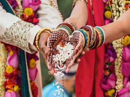 Kerala : Panchayat organizes mass marriage ceremony; only 200 women register in front of 3,000 men | सामूहिक विवाह सोहळ्याचे आयोजन; ३ हजार तरुणांसमोर फक्त २०० तरुणींनी केली नोंदणी...