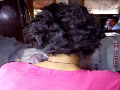 Women wear braid in Aurangabad | महिलांची वेणी कापण्याचे लोण औरंगाबादेत Women wear braid in Aurangabad | महिलांची वेणी कापण्याचे लोण औरंगाबादेत