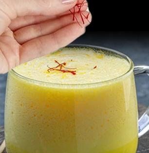 खाद्यपदार्थांमध्ये वापरलं जाणारं केशर किती महाग आहे? कुठे होती शेती?