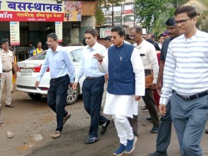 Minister Deepak Kesarkar along with Managing Director of ST Corporation inspected Sawantwadi ST Agar | सावंतवाडी बसस्थानकाचा नव्याने आराखडा होणार 