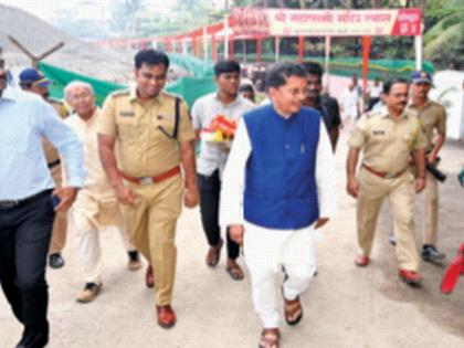 The path of the devotees of Goddess Mahalakshmi is pleasant; Construction of footpath from parking lot to temple | महालक्ष्मी देवीच्या भाविकांचा मार्ग सुखकर; वाहनतळ ते मंदिरापर्यंत पदपथाची उभारणी