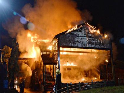 The cause of the fire at Keshavrao Bhosale Theatre in Kolhapur was lightning, the investigation file has been closed | कोल्हापुरातील केशवराव भोसले नाट्यगृहाच्या आगीचं कारण ‘विझलं’, तपासाची फाईल झाली बंद The cause of the fire at Keshavrao Bhosale Theatre in Kolhapur was lightning, the investigation file has been closed | कोल्हापुरातील केशवराव भोसले नाट्यगृहाच्या आगीचं कारण ‘विझलं’, तपासाची फाईल झाली बंद
