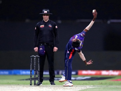 Video: Sri Lankan spinner Kevin Koththigoda's weird bowling action grabs eyeballs in T10 League | Video: बाबो, अशी गोलंदाजी कराल तर बरगड्याच मोडतील ना राव!